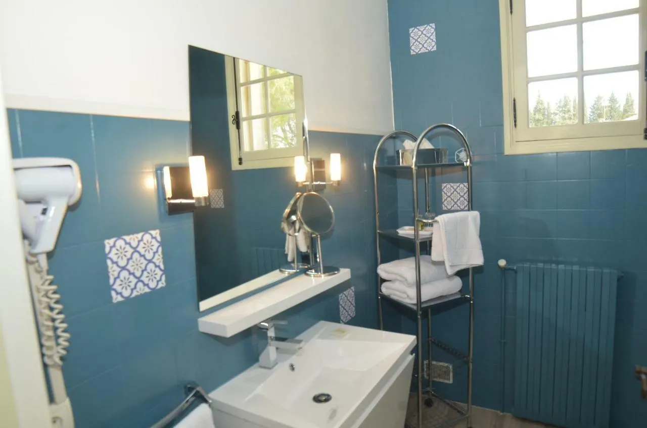 Hotel Auberge des Balastres Fontvieille