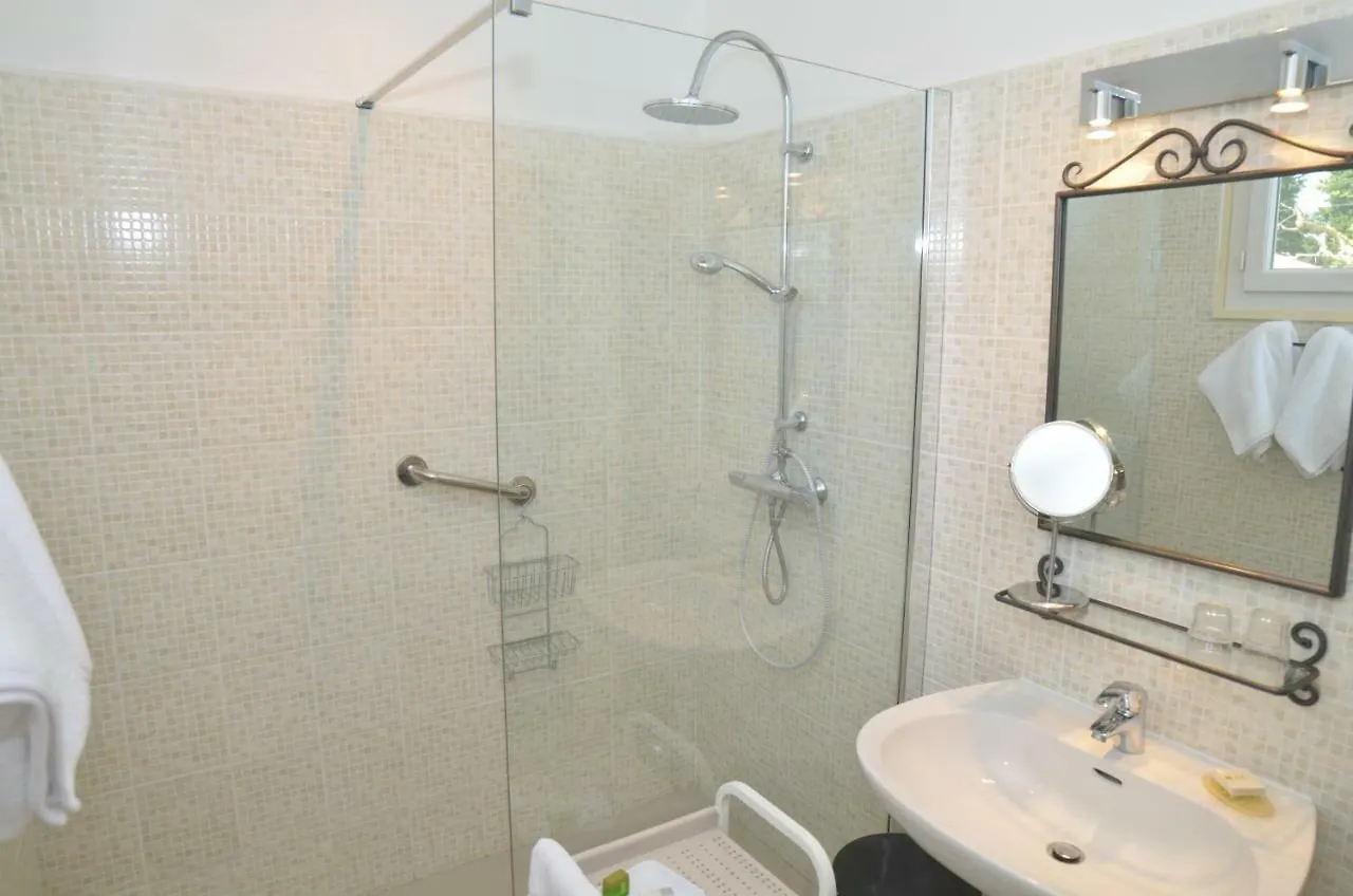 Hotel Auberge des Balastres Fontvieille